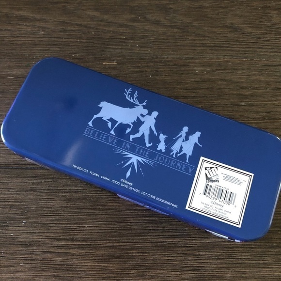 Disney Frozen Group Shoot tin pencil case - Picture 2 of 3